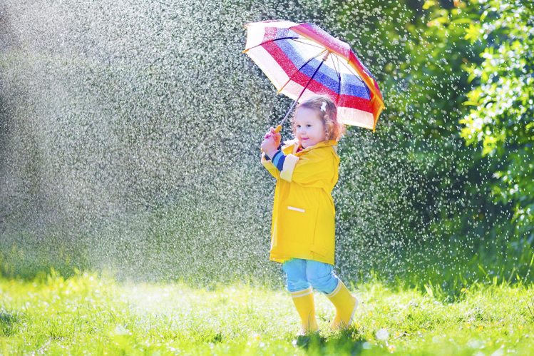 rainy season - barsat mein bacchon ko rakehn bimari se dur